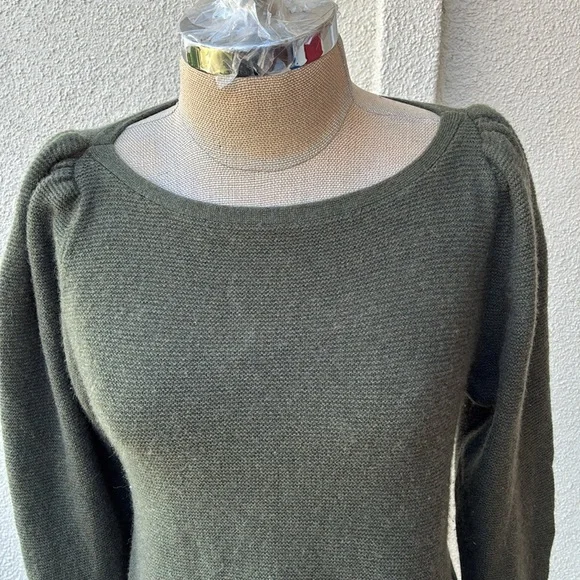 FRAME 100% cashmere stunning dark green sweater w/lovely sleeves from Neiman’s - Picture 3 of 9